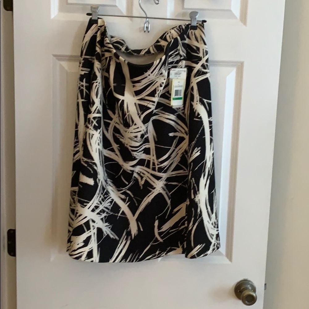 Eci stretch black and white skirt